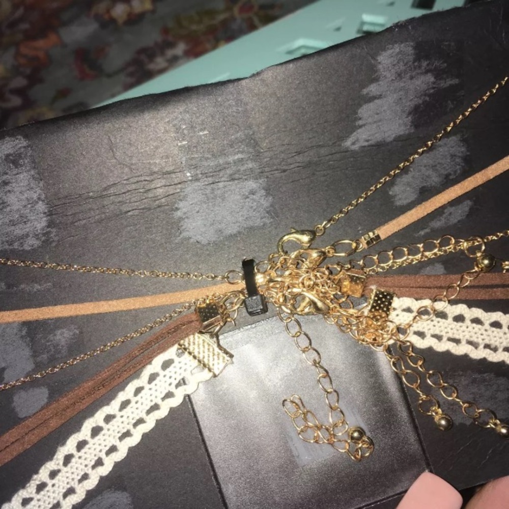 Chocker necklaces - Picture 2 of 2